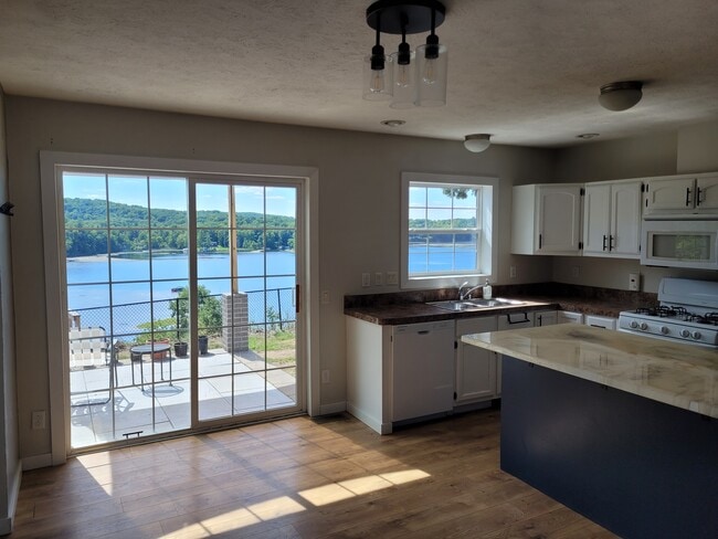 Building Photo - 6088 Pointview Ct
