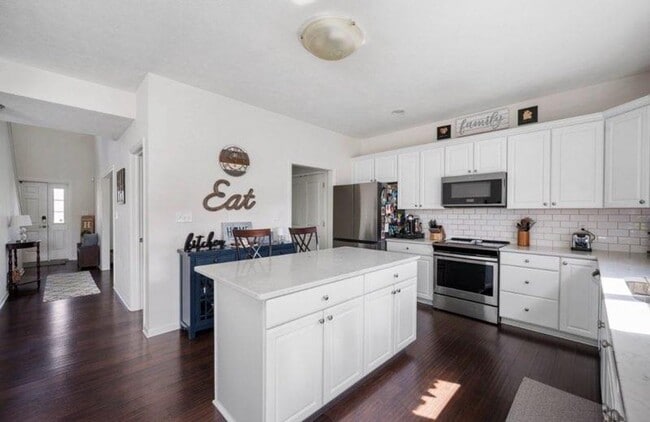 Building Photo - Luxury Living That's Worth the Wait!! COMING IN NOVEMBER