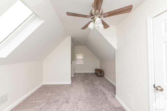 Building Photo - 2428 W Carmen Ave