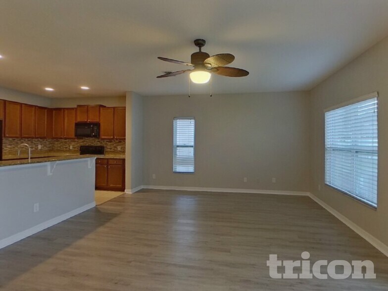 Building Photo - 4925 Rockvale Dr