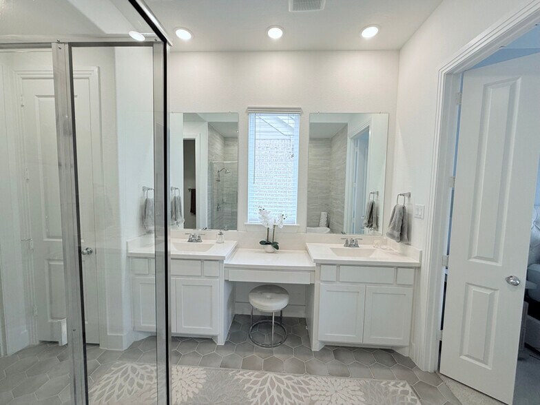 Building Photo - 1712 Homestead Way