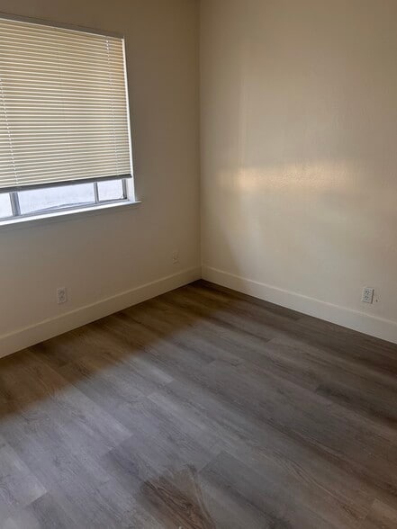 Building Photo - 4070 Weymouth Ln