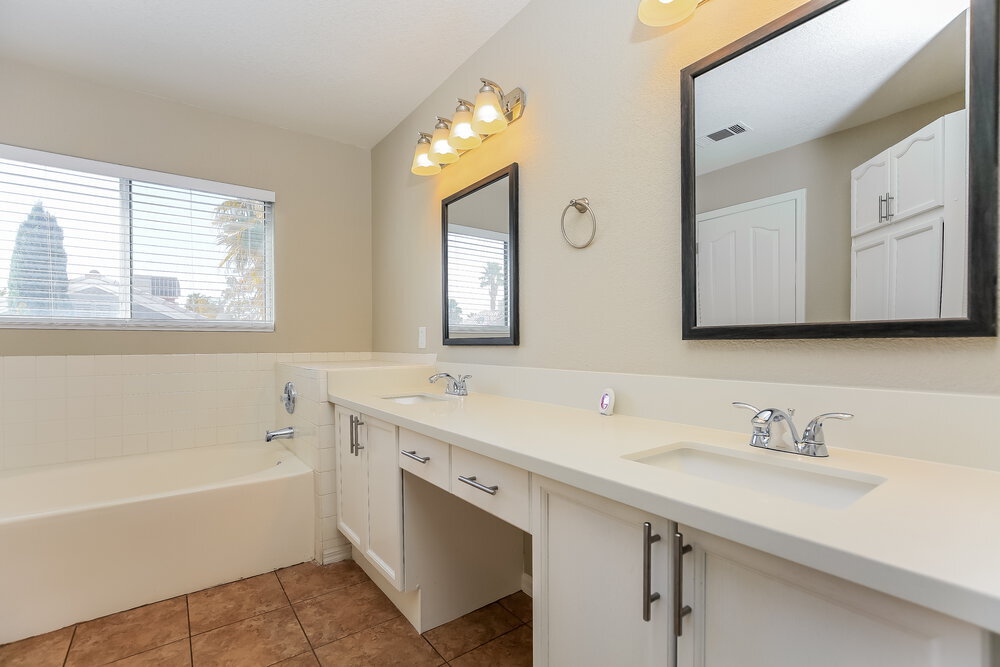 Building Photo - 9123 Sangria Ln