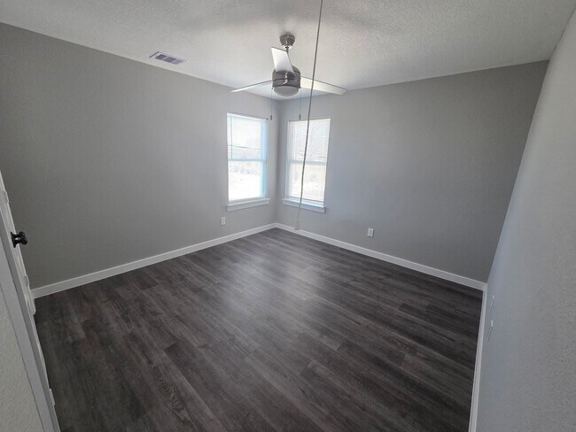 Building Photo - 9806 Fillmore St