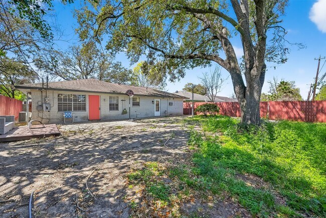 Building Photo - 12211 Chimney Rock Rd