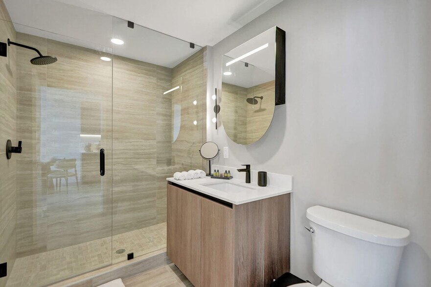 Building Photo - 580 72nd St