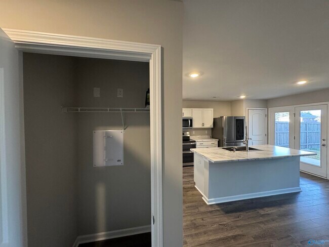 Building Photo - 117 Hank Ct