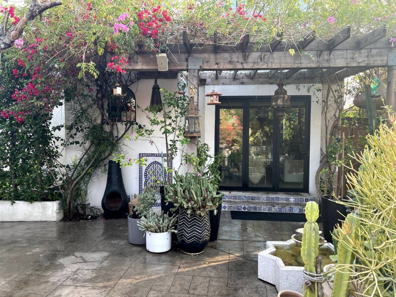 Building Photo - 1126 N Hoover St