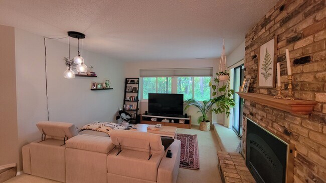 Building Photo - 1859 Yuma Ln N