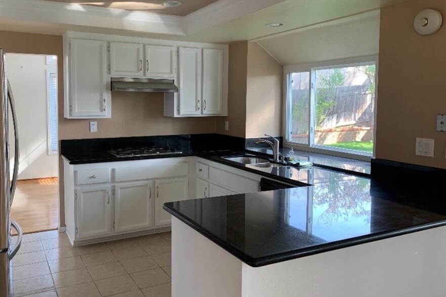 Kitchen - 8179 Rimridge Ln