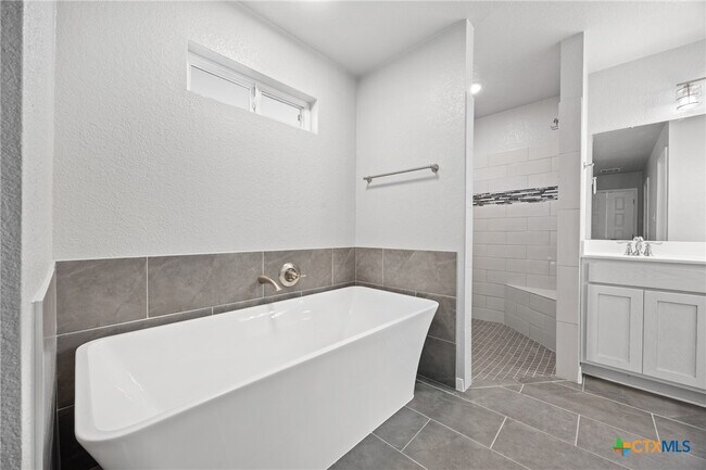 Building Photo - 1553 Justice Dr