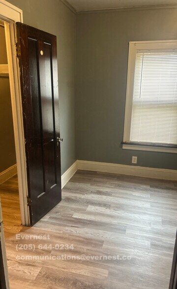 Building Photo - 3046 E 130th St