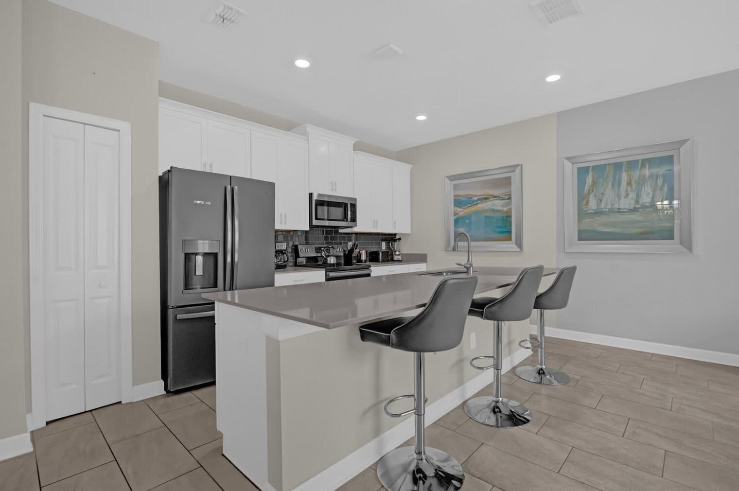 Building Photo - 8915 Stinger Dr