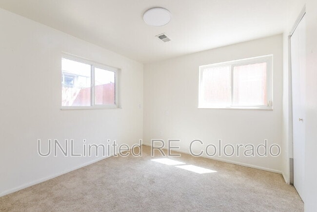 Building Photo - 9130 Osceola St
