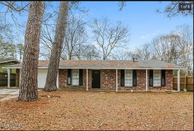 Building Photo - 3102 Longwood Dr