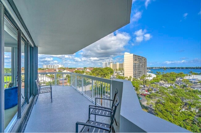 Building Photo - 123 Lakeshore Dr