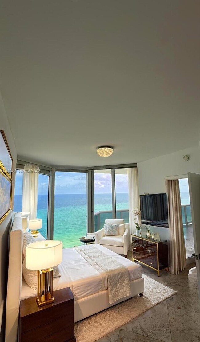 Building Photo - 4775 Collins Ave