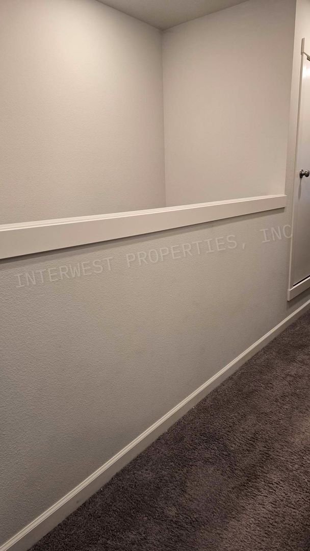 Building Photo - Beautiful Newer Construction 3bd 2.5ba Row House in Ridgefield With 2 Car Garage, Fenced Backyard...