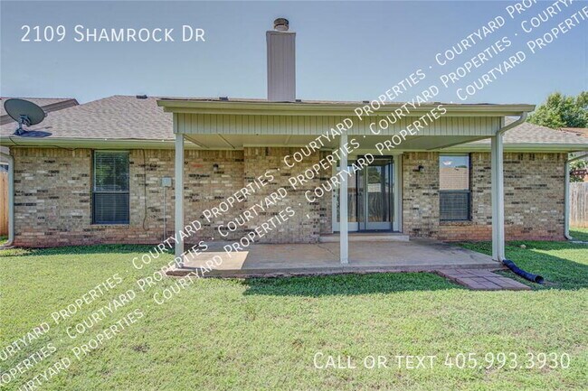 Building Photo - 2109 Shamrock Dr