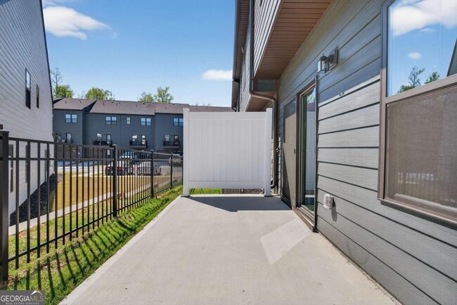 Building Photo - 325 Enchanted Ct