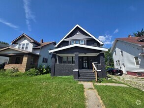 Building Photo - 3 Bedroom House