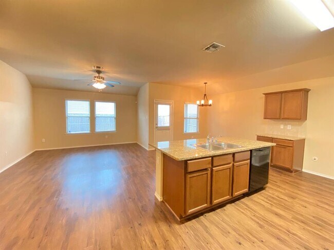 Building Photo - 2105 Meadow Park Dr