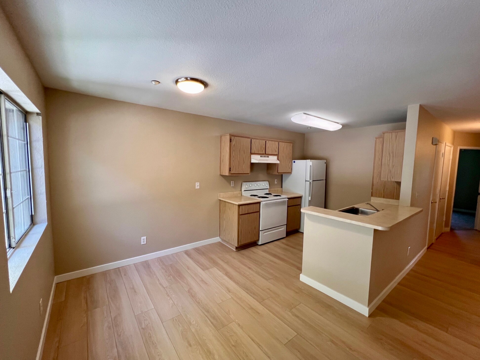 Dining Rm & Kitchen - 2001 Eastwood Dr