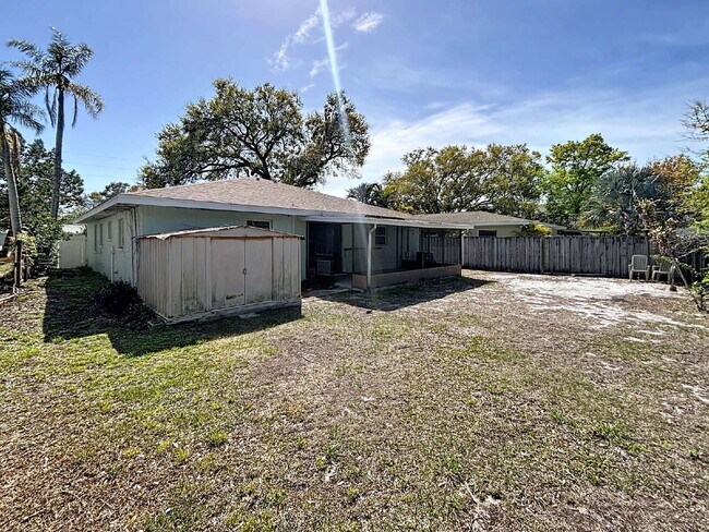 Building Photo - 10597 101st Ave