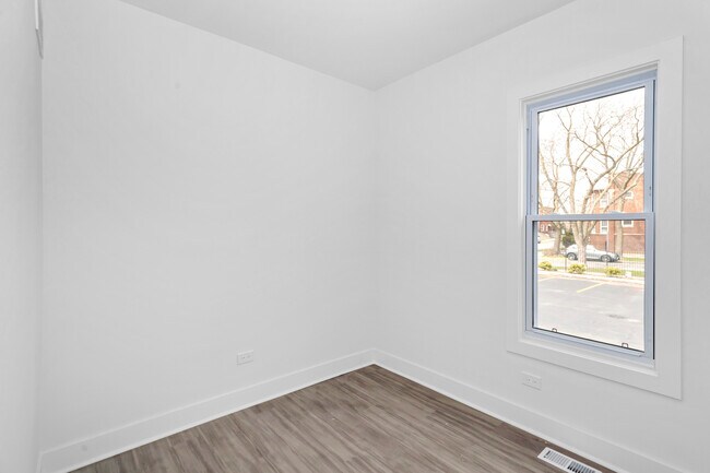 Building Photo - 1407 S 59th Ct