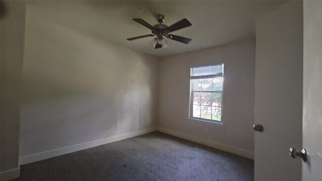 Building Photo - 11734 Chanteloup Dr