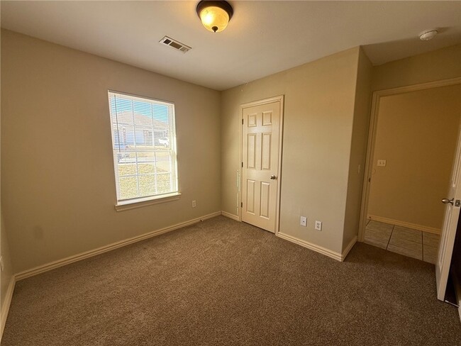 Building Photo - 245 Graystone Cir