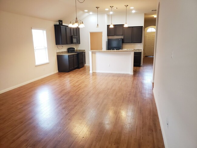 Building Photo - 3 BR/2BA | Single Family Home | 1-Car Garage Parking | Fenced backyard| In Manor!