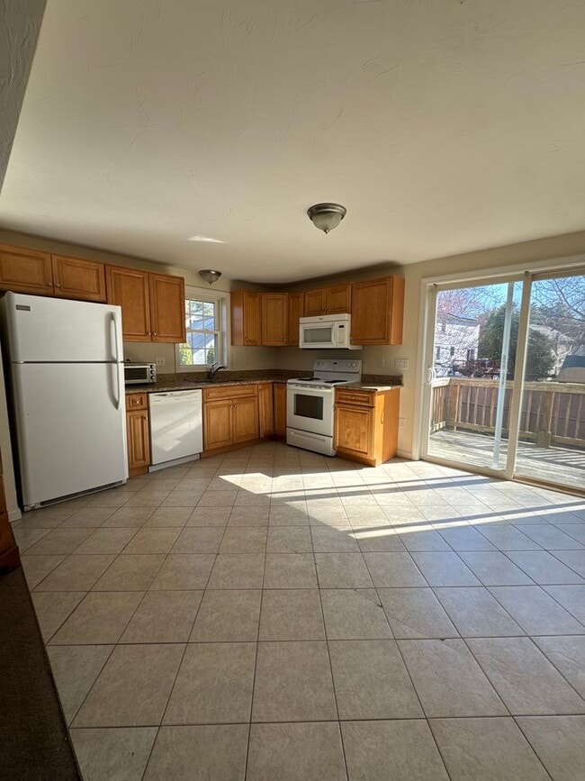 Building Photo - 2 Bedroom 1.5 bath Townhouse