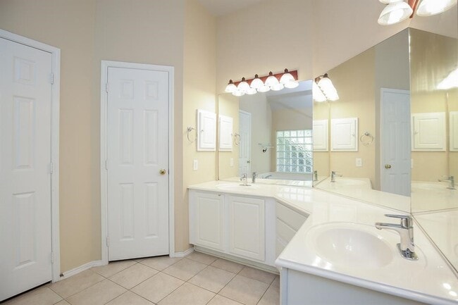 Building Photo - 20502 Pioneer Bend Ct