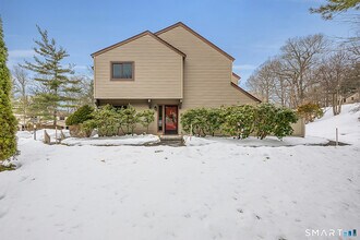 Building Photo - 17 Maple Ln