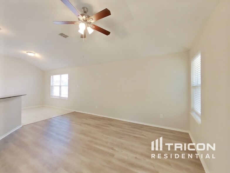 Building Photo - 2544 Taos Dr
