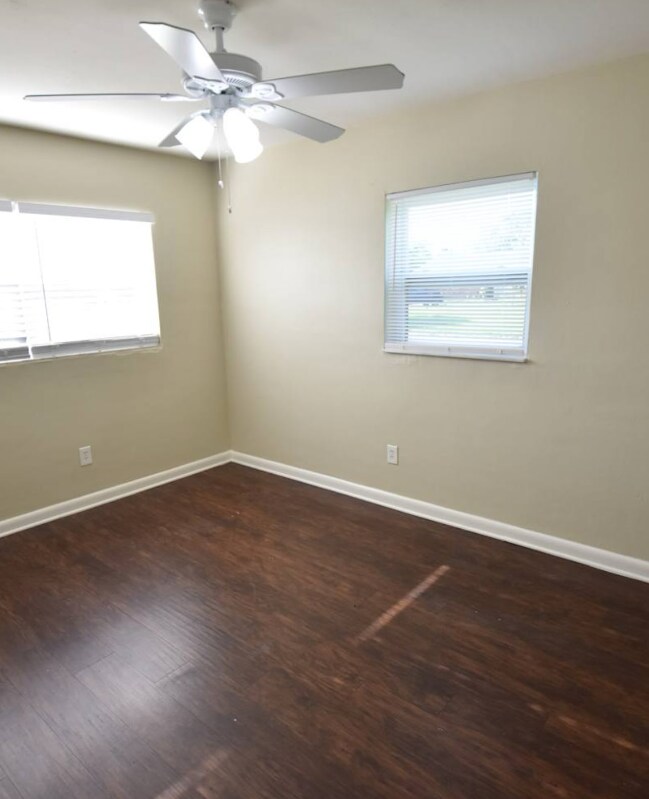 Building Photo - 1304 Viburnum Ln