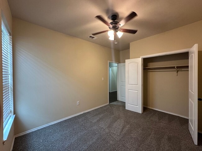 Building Photo - Townhome for rent