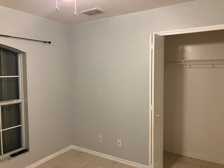 Building Photo - 4185 Simkins Ave