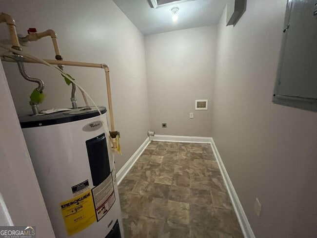 Building Photo - 565 Rustwood Dr