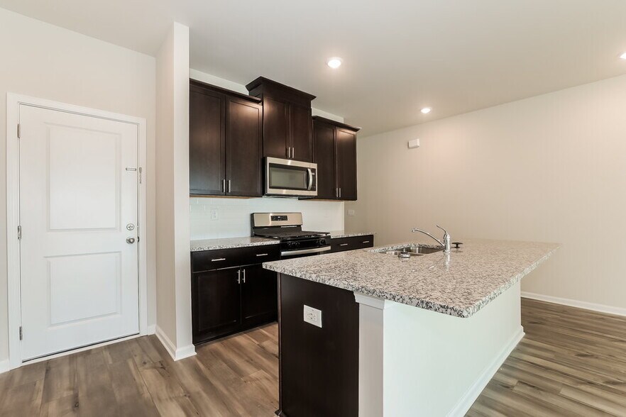 Building Photo - 1605 Villageside Ct