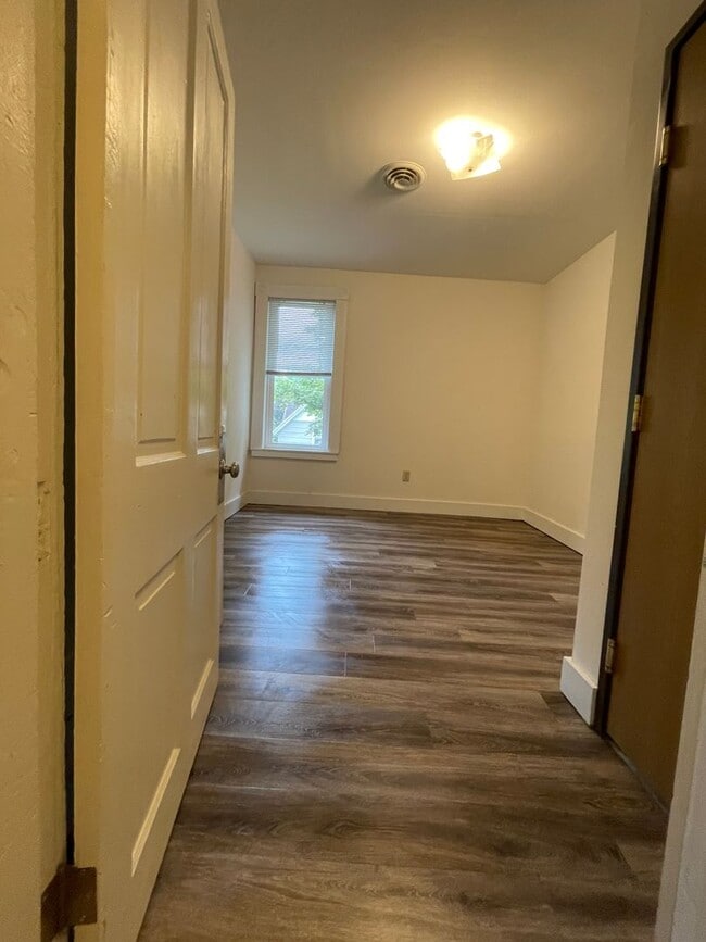 Building Photo - 2 Bedroom Apartment on the Northside