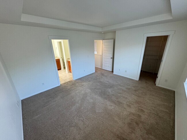 Building Photo - Gorgeous 3 bedroom 3 bathroom home in Mill Creek AVAILABLE NOW