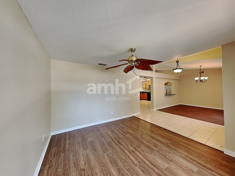 Building Photo - 11514 Pineloch Loop