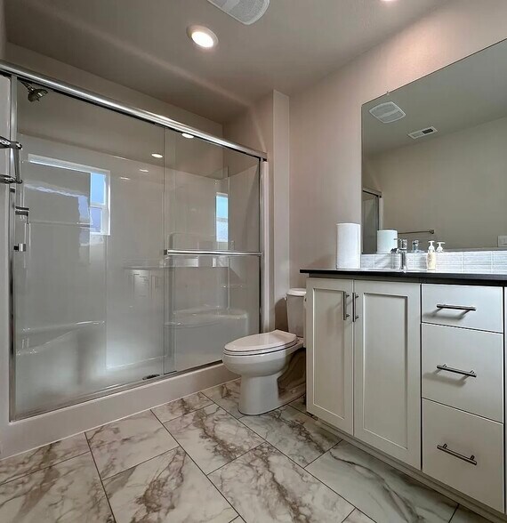 Building Photo - 6532 SE Nasha St