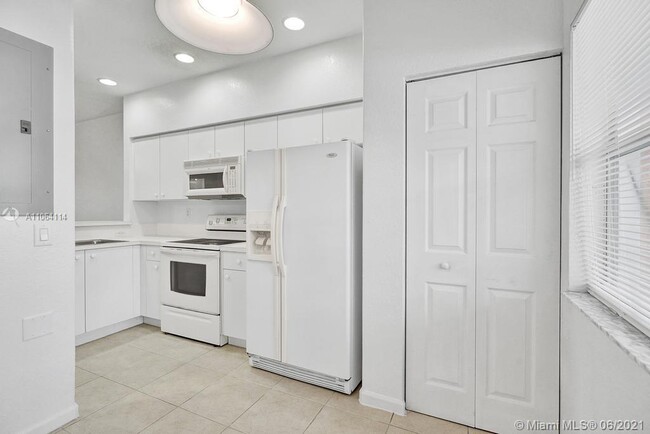 Building Photo - 2613 SW 83rd Terrace