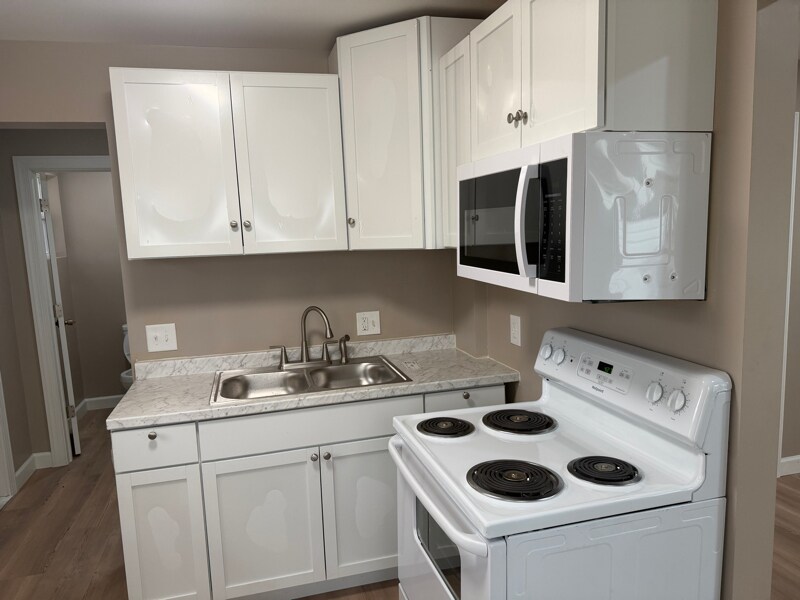 Building Photo - 1617 Lawton Ave