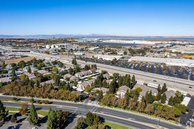 Aerial Photo - Lakeview Condominiums