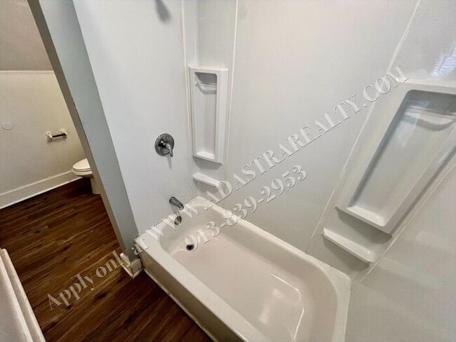 Building Photo - Cozy 2 Bed 1 Bath Duplex in OLATHE-Available NOW!!