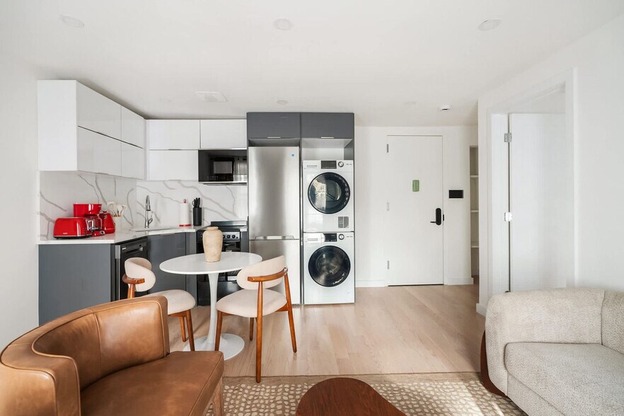 Building Photo - 335 E 22nd St